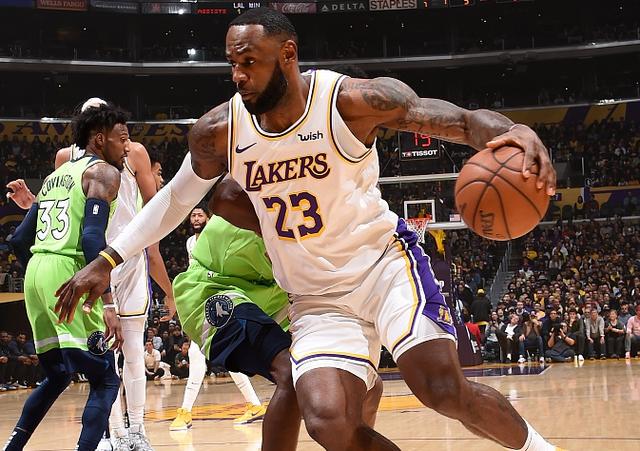  浓眉哥统治攻防两端湖人主场轻取马刺